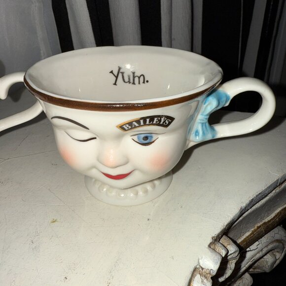 Vtg 1996 Bailey's Irish Cream Yum Boy Girl He She Winking Eye Coffee Tea Mugs 2 - Picture 4 of 9